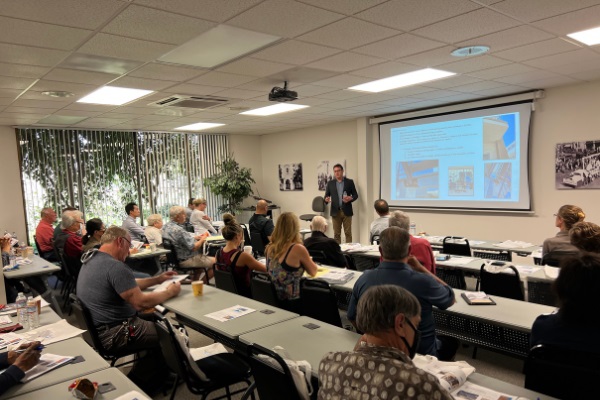 Apartment owners pack balcony workshops