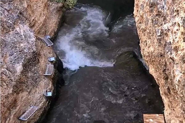 Earthquake causes 'desert tsunami' in Nevada