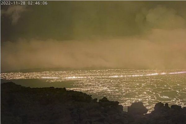 Mauna Loa erupts, sparks quakes, concern in Hawaii