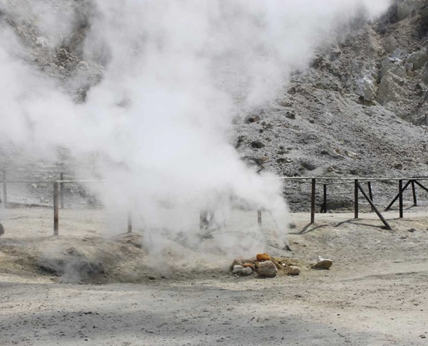 2,500 quakes shake Italy as super volcano rumbles