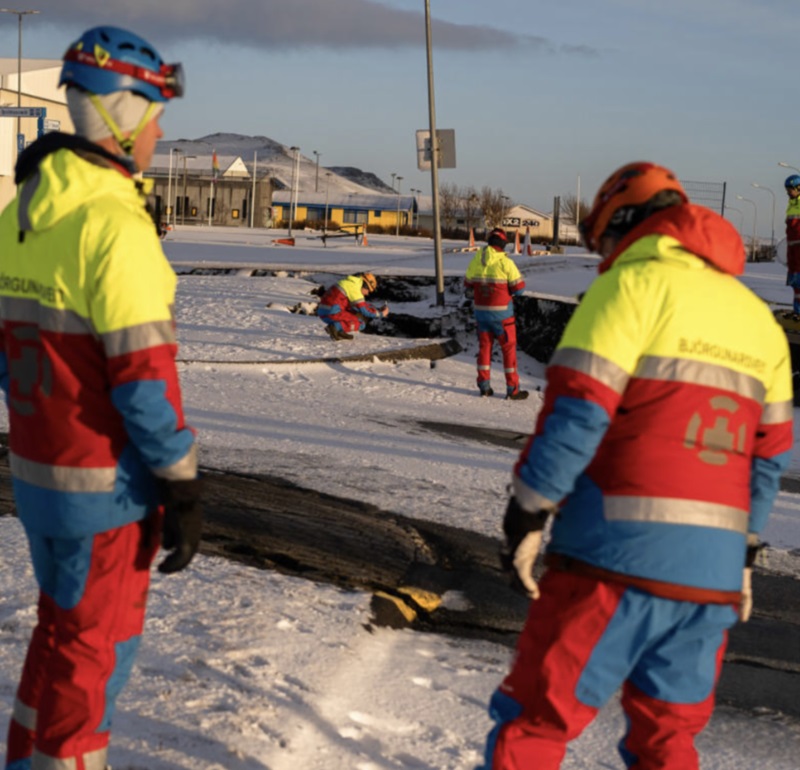 Quake 'swarm' strikes popular Iceland area 